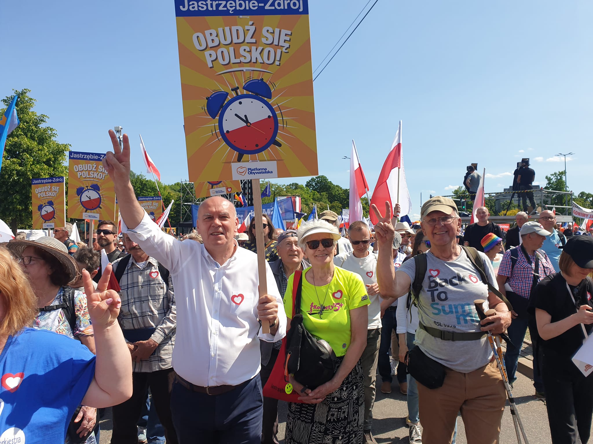 Zdjęcie przedstawia Posła Krzysztofa Gadowskiego podczas marszu 4 czerwca w Warszawie 